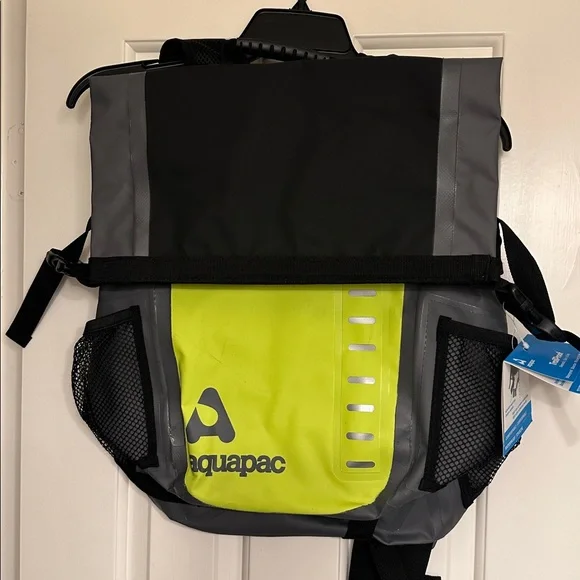 NWT Aquapay Trailproof Daysac 28L - Picture 4 of 6